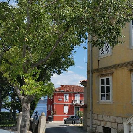 Apartment Palazzo Sare Vrbnik  Buitenkant foto