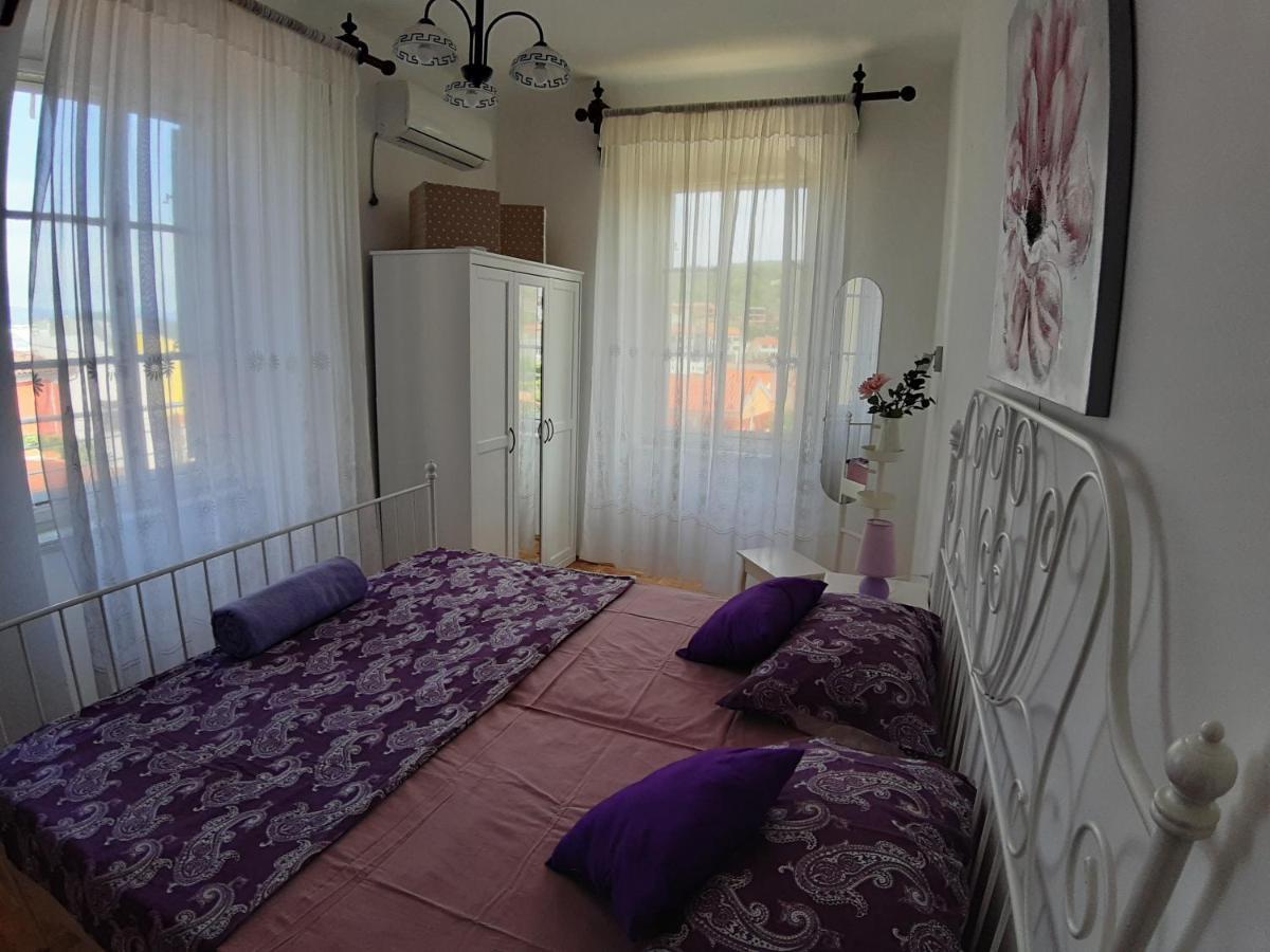Apartment Palazzo Sare Vrbnik  Buitenkant foto