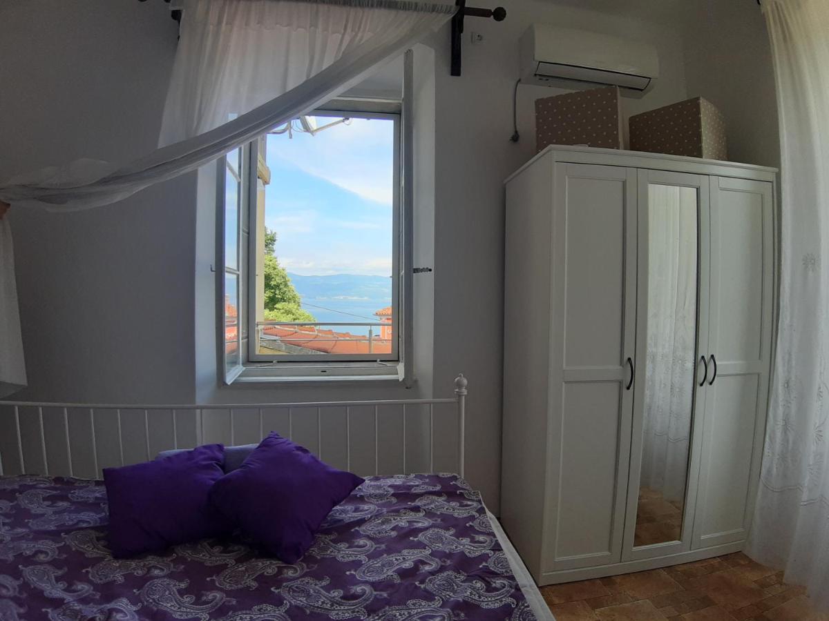 Apartment Palazzo Sare Vrbnik  Buitenkant foto