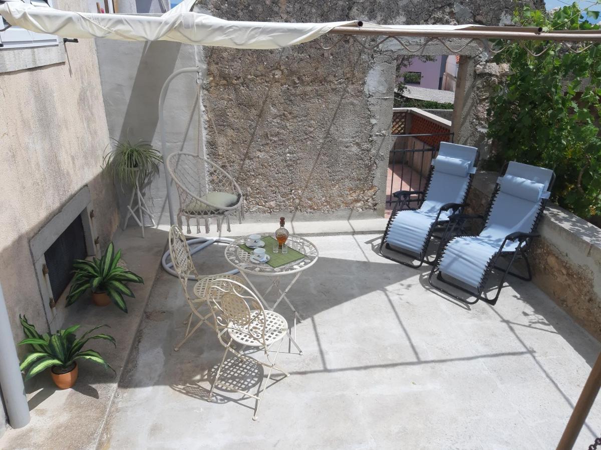 Apartment Palazzo Sare Vrbnik  Buitenkant foto