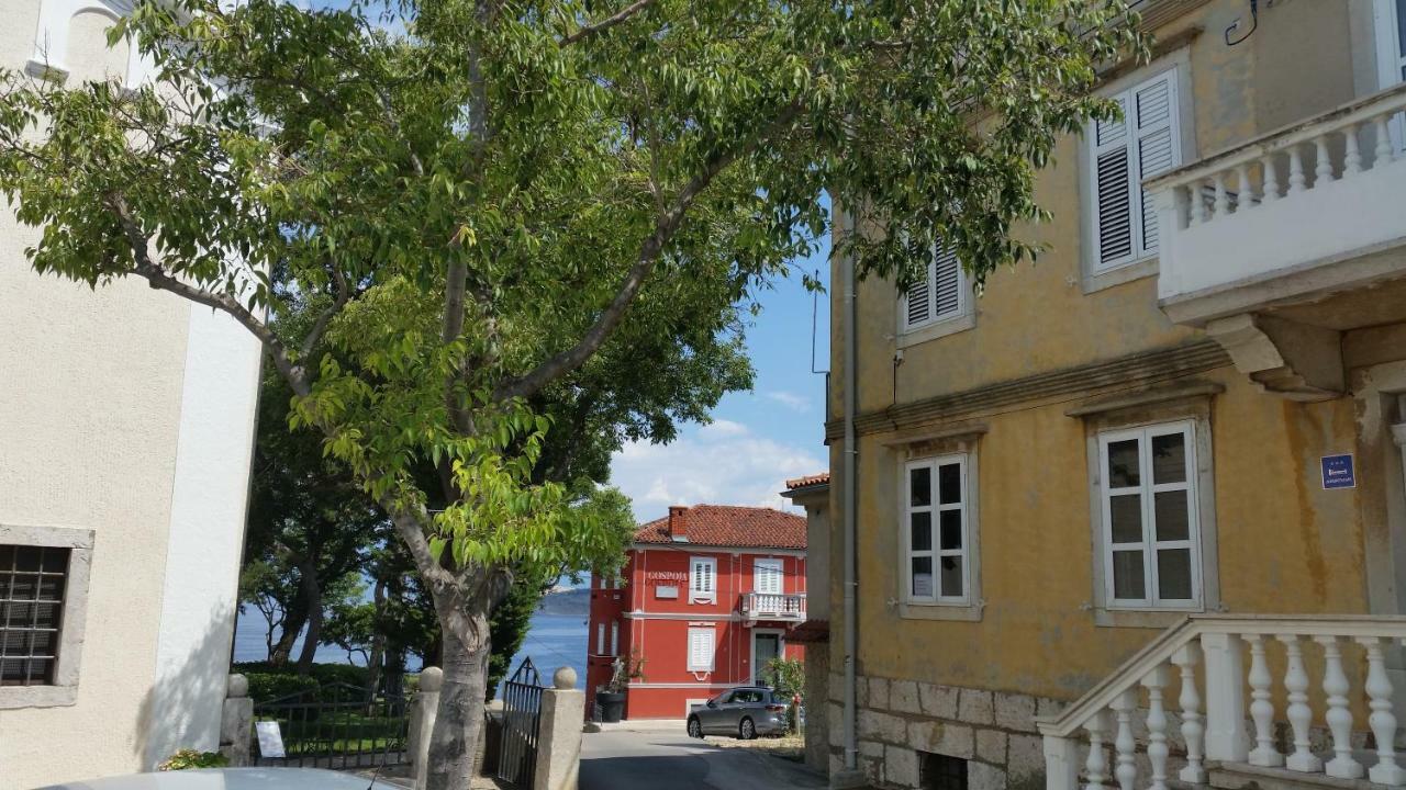 Apartment Palazzo Sare Vrbnik  Buitenkant foto