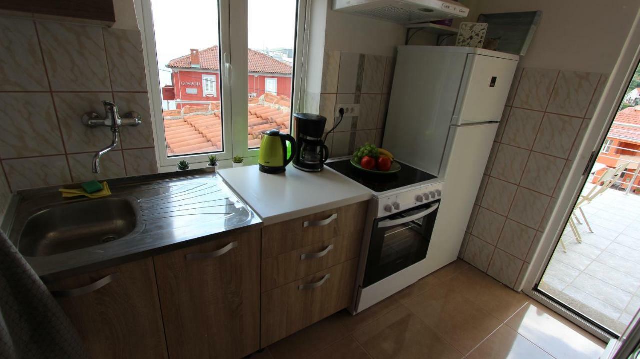 Apartment Palazzo Sare Vrbnik  Buitenkant foto