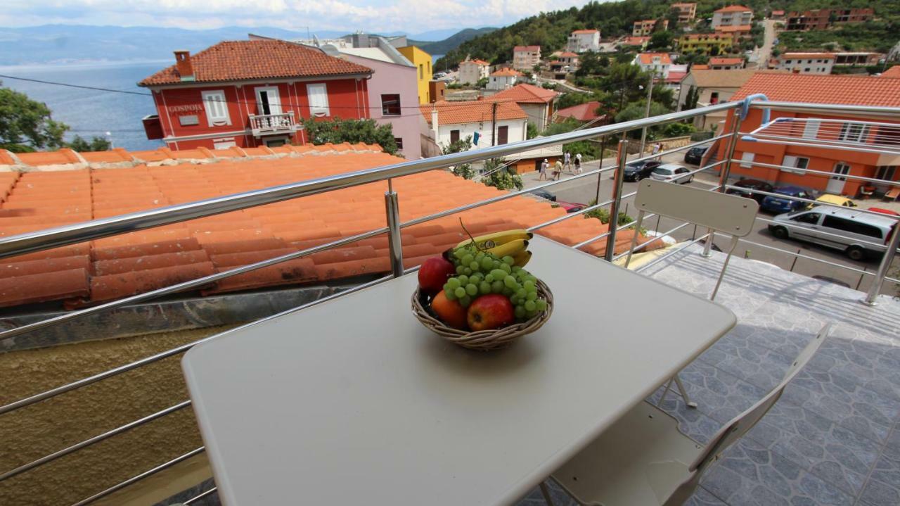 Apartment Palazzo Sare Vrbnik  Buitenkant foto