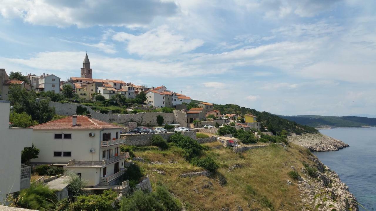 Apartment Palazzo Sare Vrbnik  Buitenkant foto