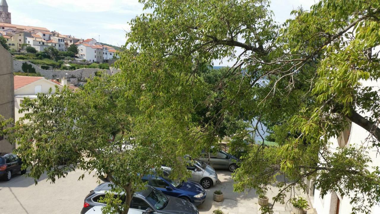 Apartment Palazzo Sare Vrbnik  Buitenkant foto