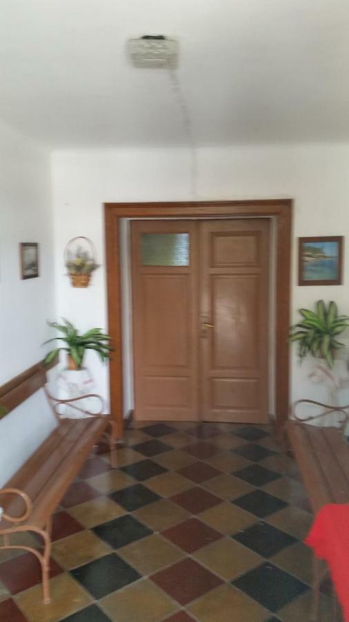 Apartment Palazzo Sare Vrbnik  Buitenkant foto